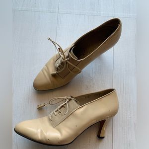 Vintage Salvatore Ferragamo lace-up heels Sz 8.5